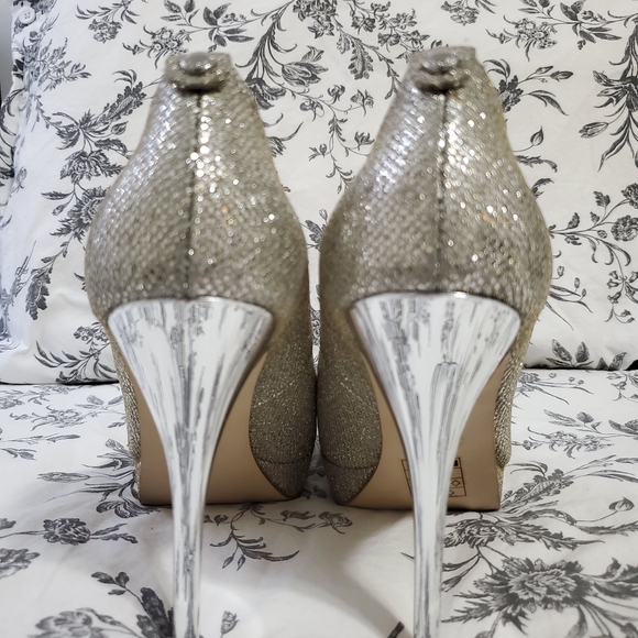 Michael Kors Silver Heels Size 7.5 - Picture 4 of 4